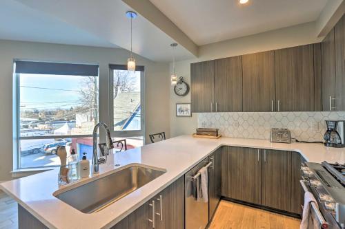 Townhome With Rooftop Deck Walk To Mile High!