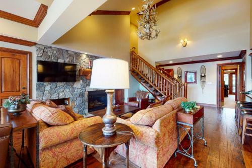 Lion Square Lodge East 313