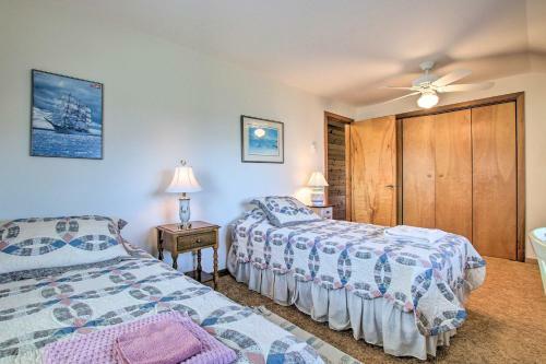 Niantic Getaway With Water Views - Walk To Beach