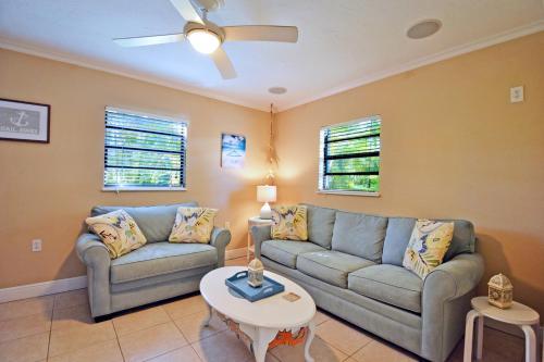 Paradise Beach - West 2414