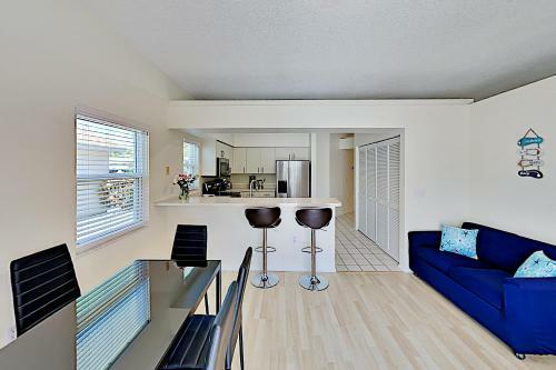 Pristine Home-screened Lanai & Private Pool Home