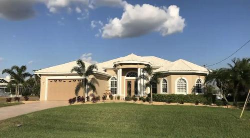 Exceptional Vacation Home In Cape Coral Home