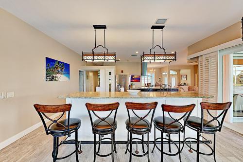 Lavish Canal-front Getaway With Heated Pool & Dock Home