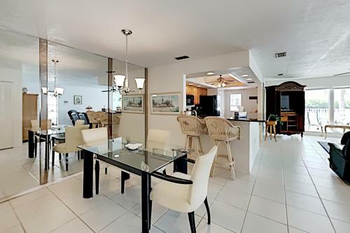 Apartamento Dolphin & Sunset - 2 Waterfront Units - Pool, Dock Duplex