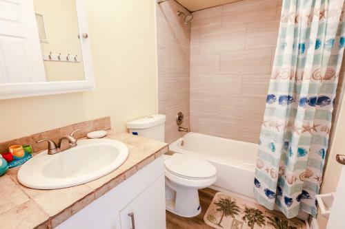 Gulf Access #b 2-bedroom W/ Heated Pool