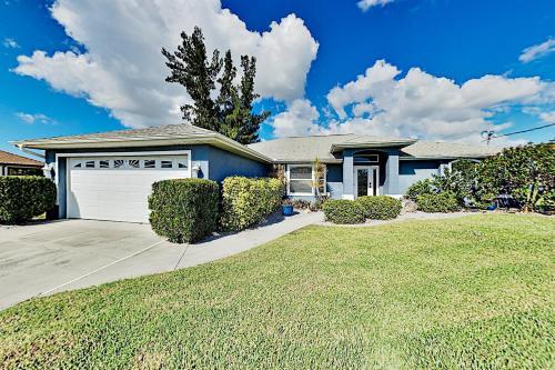 Waterfront Oasis - Private Caged Pool, Spa & Dock Home