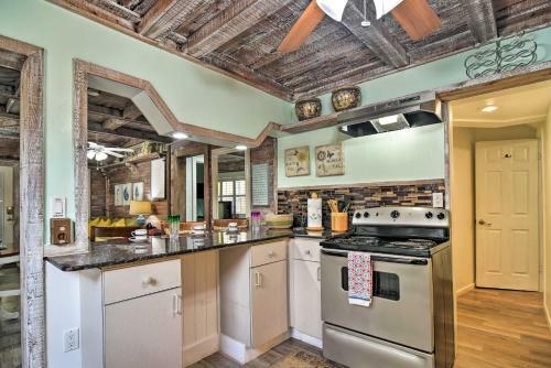 Driftwood Beach Cottage - Walk To Clearwater Bch