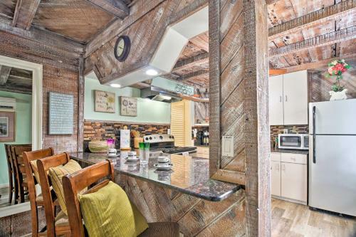 Driftwood Beach Cottage - Walk To Clearwater Bch