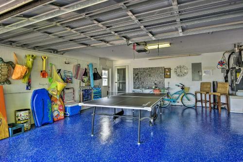Pet-friendly Home With Pool - Walk To Cocoa Beach!