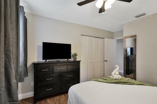 Private Pool Beautiful Updated 4br Home 2bth
