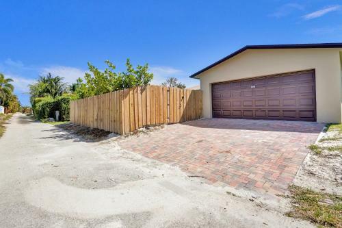 Private Pool Beautiful Updated 4br Home 2bth