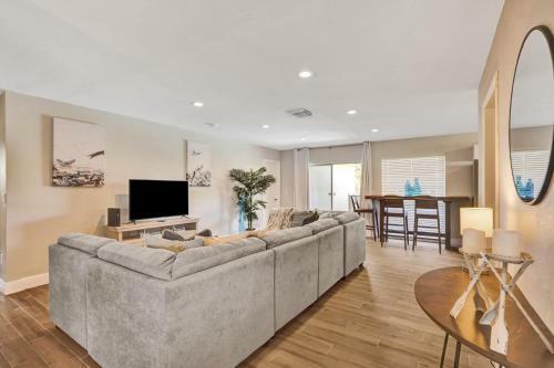 Private Pool Beautiful Updated 4br Home 2bth