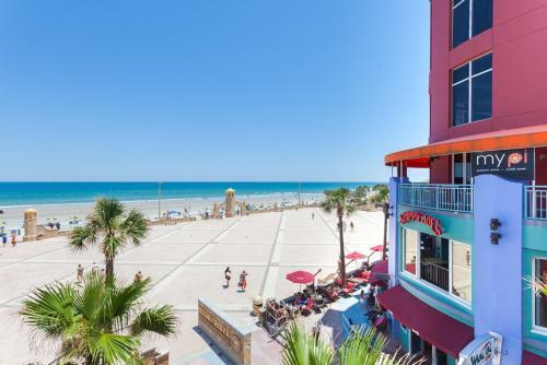 Apartamento Blue Surf 404, 2 Bedrooms, Sleeps 6, Beach Front