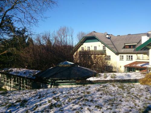 Hostal Gasthaus �berfuhr