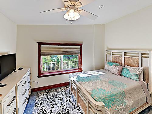 Canal-front Dream With Private Pool, Spa & Dock Home