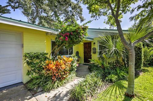 Tropical Ormond Beach Bungalow With Patio And Grill!