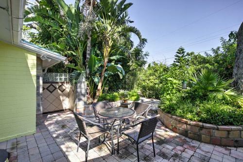 Tropical Ormond Beach Bungalow With Patio And Grill!