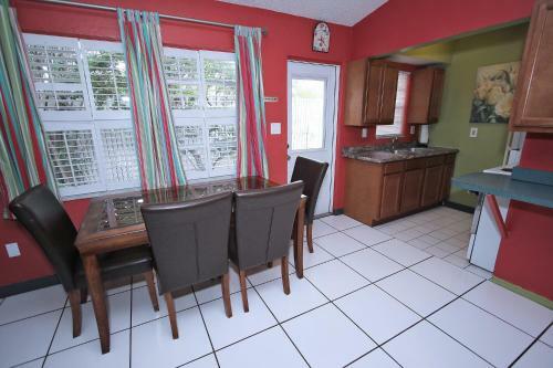Apartamento Affordable Beach Condos -two Bed Condo With Full Kitchen Condo