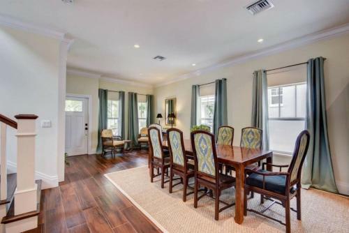 Sunny Days Walking Distance To Everything! Villa