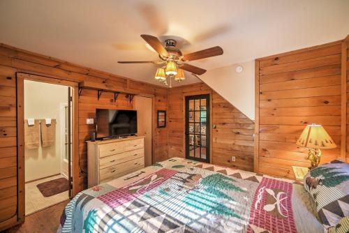 Private Ellijay Cabin With Deck, Fire Pit And Amenities