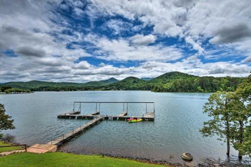 Townhome With Fire Pit, Lake View, Pets Welcome!