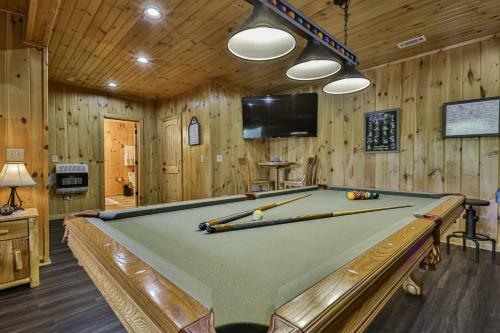 Chateau Relaxeau Breathtaking Spacious Mountain Home On Paved Road