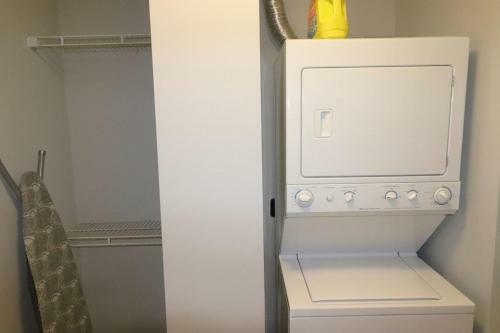 Apartamento Had A Pleasant Visit On Dch 215 West Washington