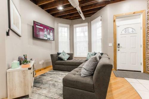 4 Bedroom, 2 Full, 2 Half Bath South Side Greystone Townhome