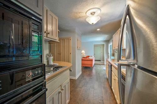 Waterfront Lake Barkley Home With Deck And Grill!