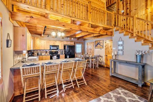 Cozy Cabin Retreat With Deck By Golf And Bass Fishing!