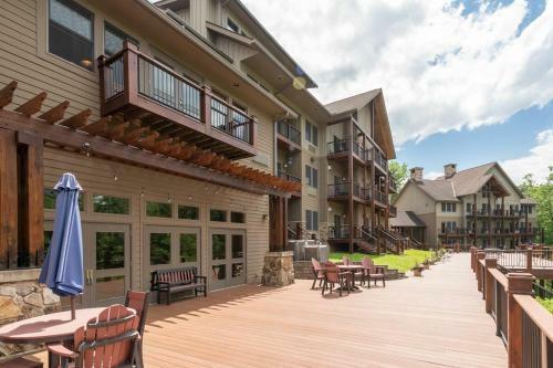 Hotel A118 - Studio Suite With Standard View, Sleeps 4, Has A Fireplace!