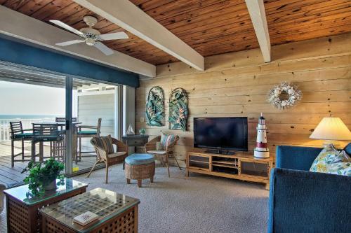 Apartamento Nautical Beachfront Condo With Deck And Ocean Views!