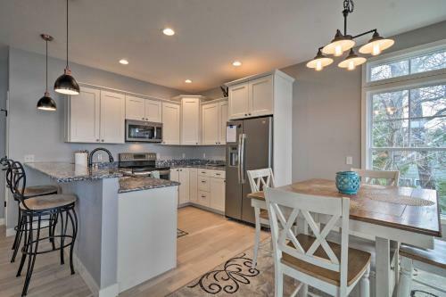 Lakefront Cadillac Home With Dock - Mins To Hiking
