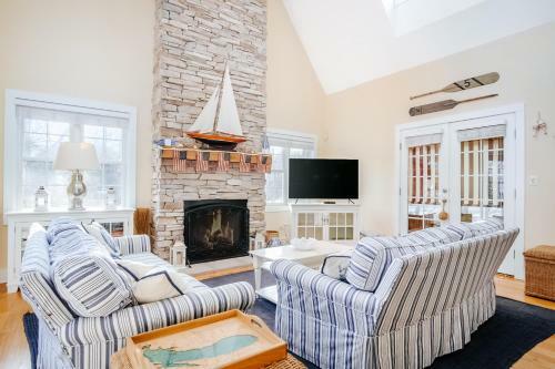 The Lighthouse In Lakeshore Cottages