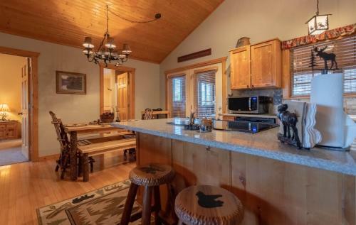 Grey Moose Lodge Cabin