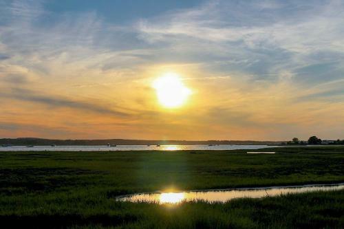 Hampton Cottage - Walk To Beaches And Marina!