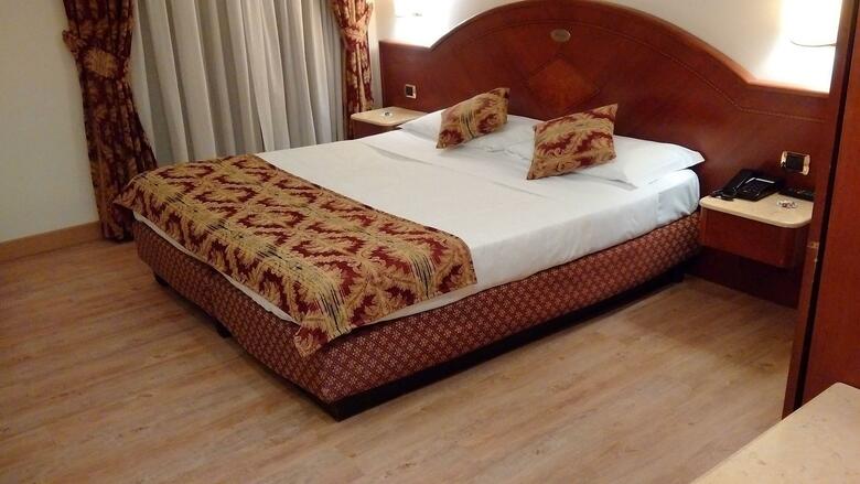 Mokinba Hotels King