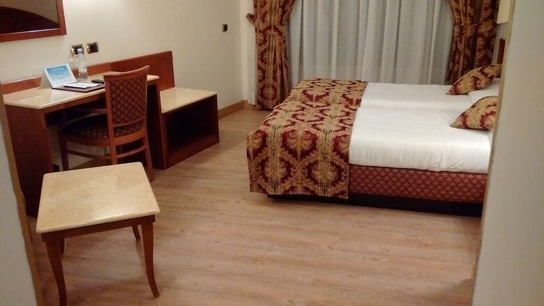 Mokinba Hotels King