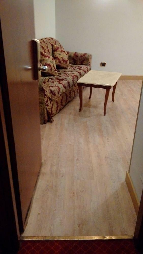 Mokinba Hotels King