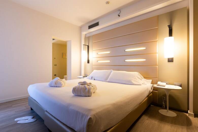 Hotel B4 Bologna Tower