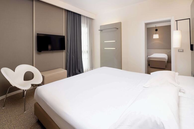 Hotel B4 Bologna Tower
