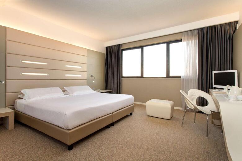 Hotel B4 Bologna Tower