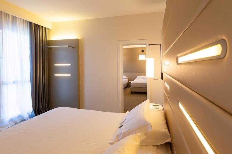 Hotel B4 Bologna Tower