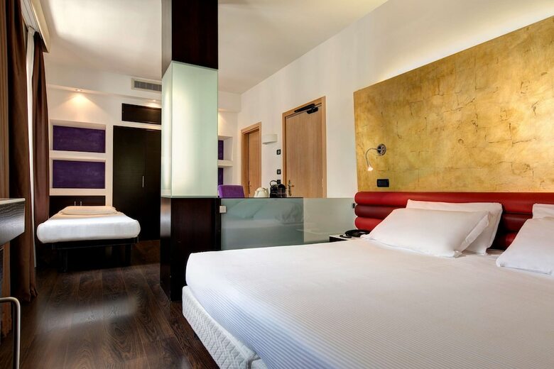 Hotel Tritone