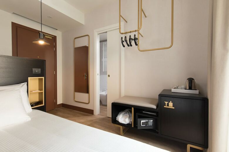 Hotel Tritone