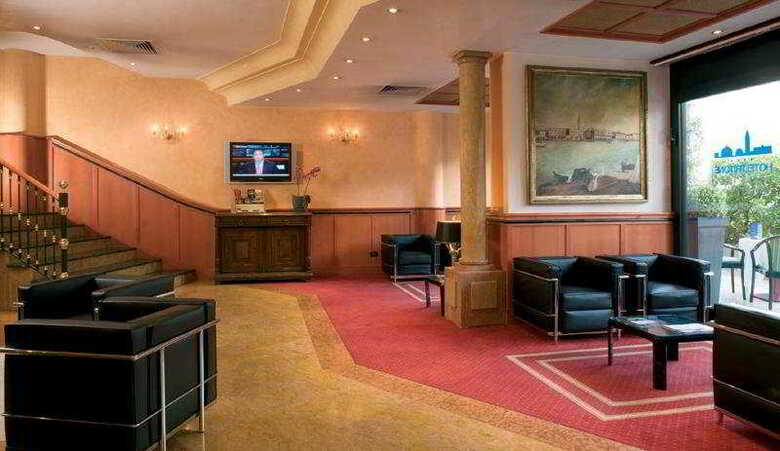 Hotel Tritone