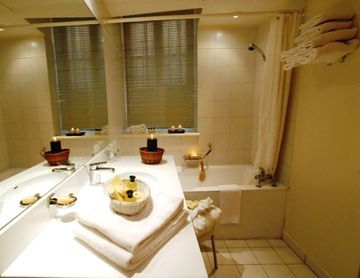 Le Phenix Hotel