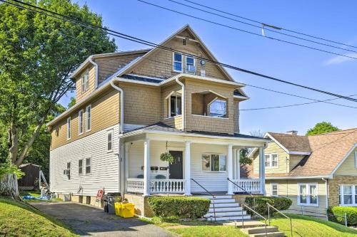 Charming Apartment With Deck, 5 Miles To Campus!