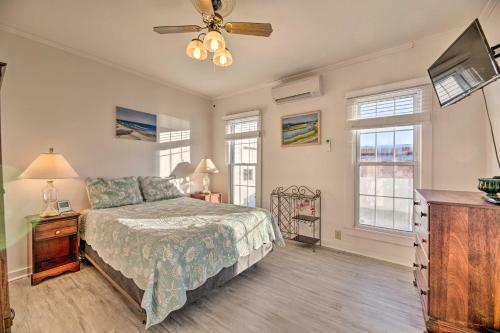 Charming Retreat With Water View, Walk To Downtown