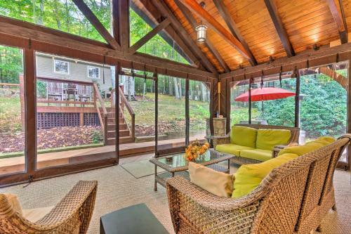 Stunning Beech Mountain Cabin With Porch And Hearth